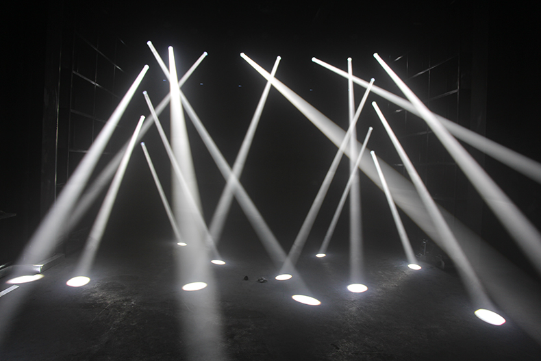 光束灯和摇头灯的实际应用？效果图