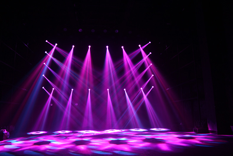 光束灯和摇头灯的实际应用？效果图