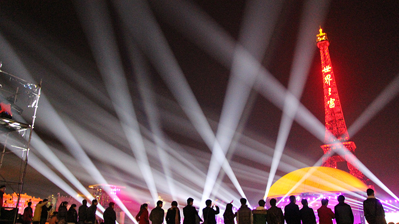 舞台灯光摇头灯结构效果图