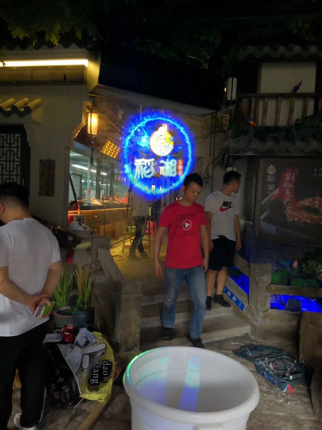 2019年雾幕机投影/雾屏工程案例展示效果与雾屏作用效果图