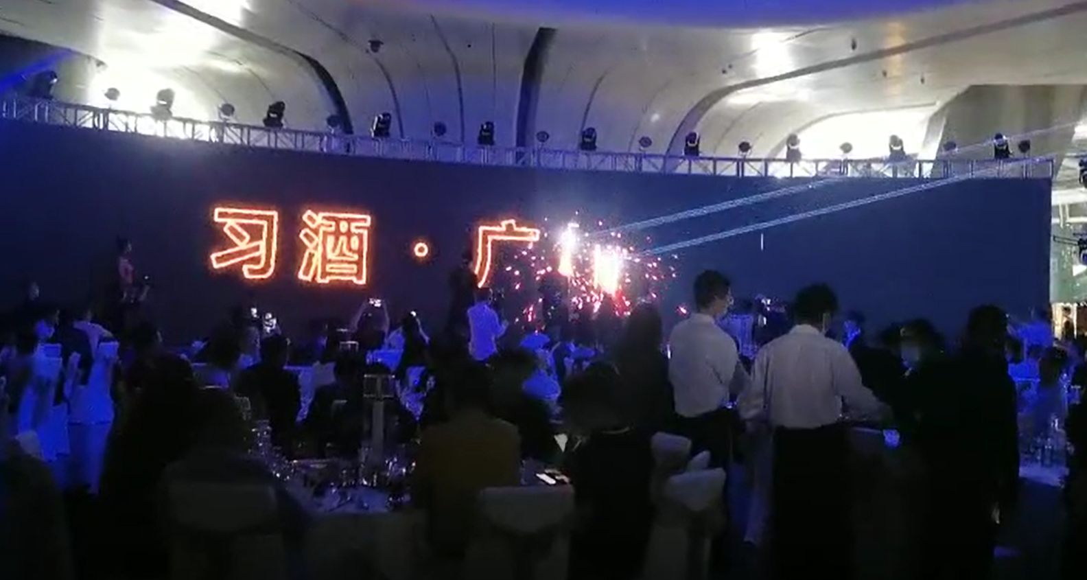 思成灯光助力广州塔习酒品牌广告成功亮相